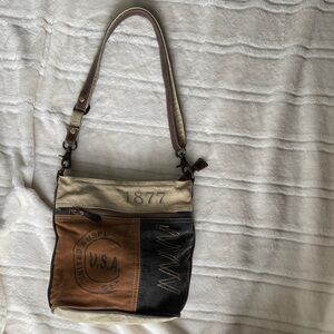 Myra shoulder/ Crossbody Bag